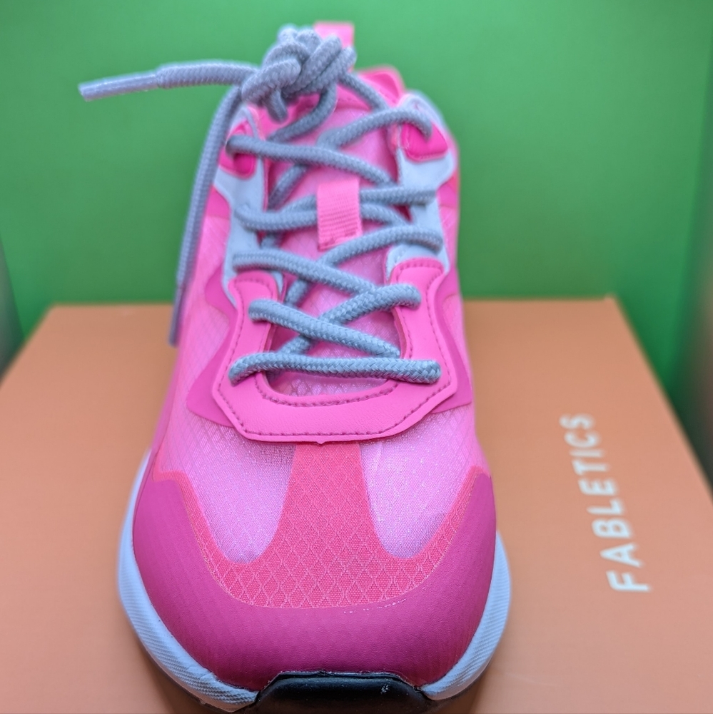 Fabletics Performance Sneakers 6.5 (new)